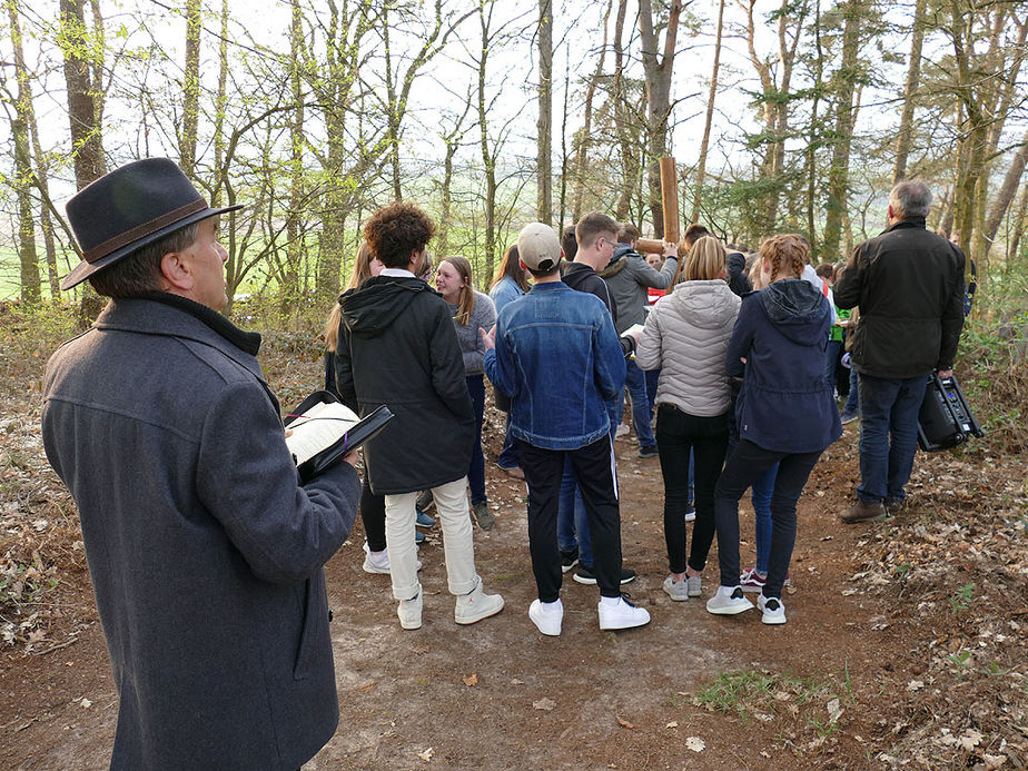 Ökumenischer Jugendkreuzweg in Naumburg (Foto: Karl-Franz Thiede)